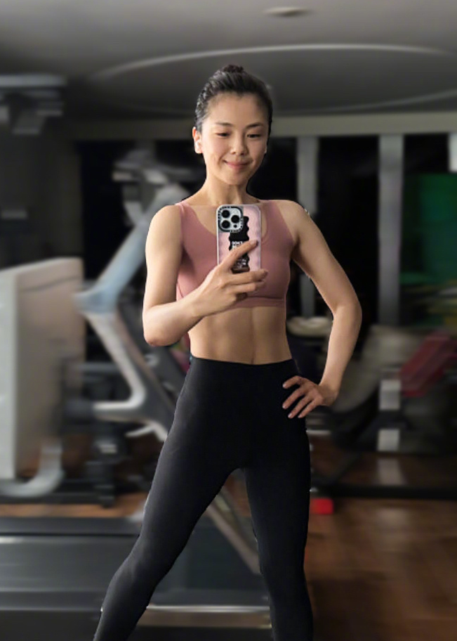 刘涛究竟有多撩人,健身房大秀马甲线,网友:比男生身材还好