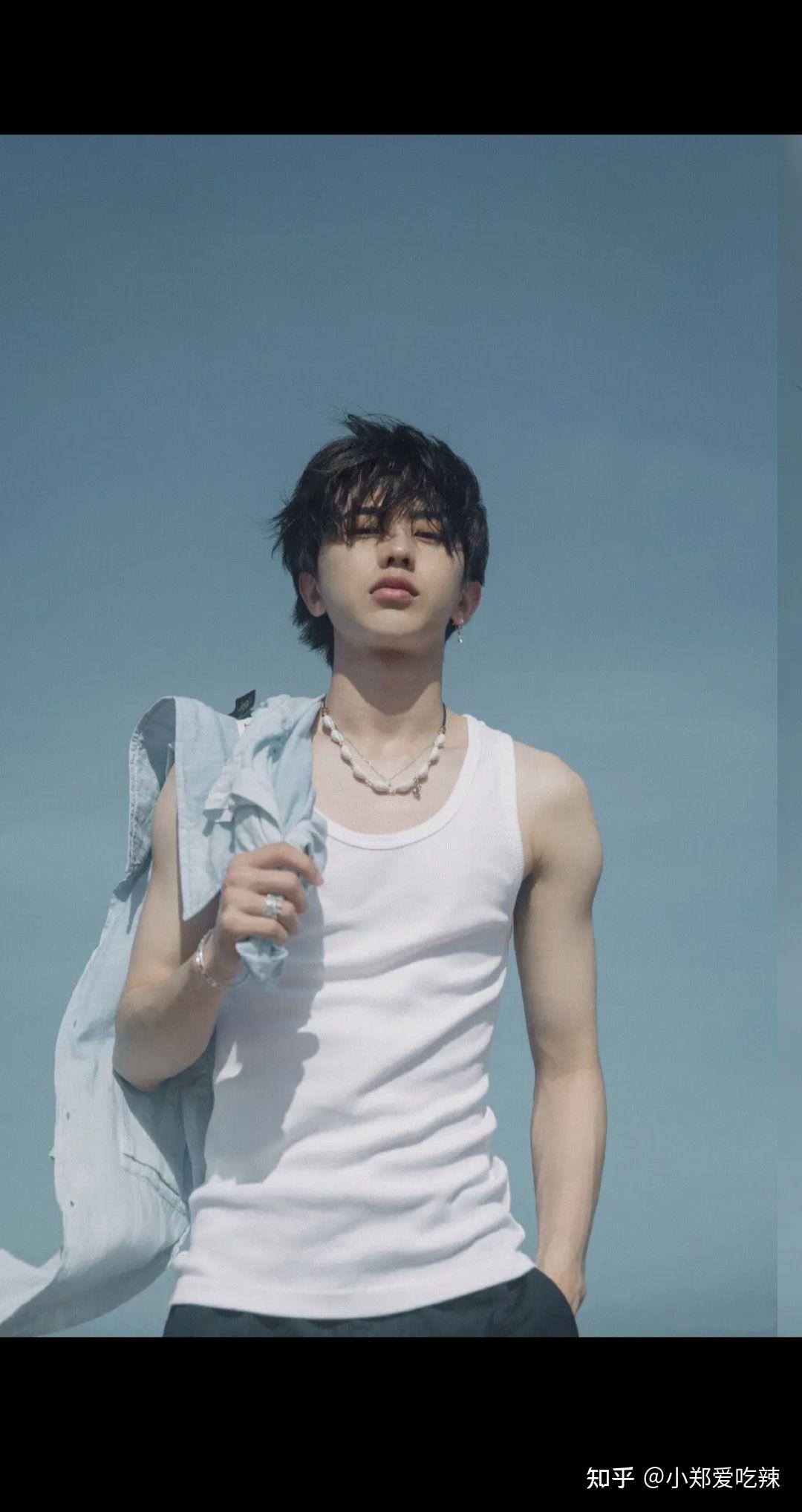 蔡徐坤喜欢穿西装外套是不是为了掩饰他竹竿的身形? - 知乎