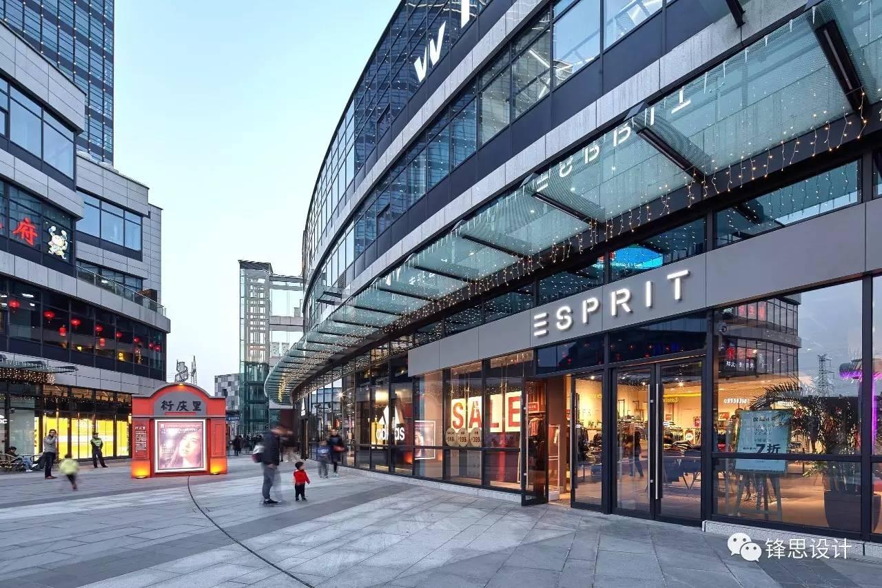 look那是怎一番人间繁华与浪漫的交织上海大宁音乐广场