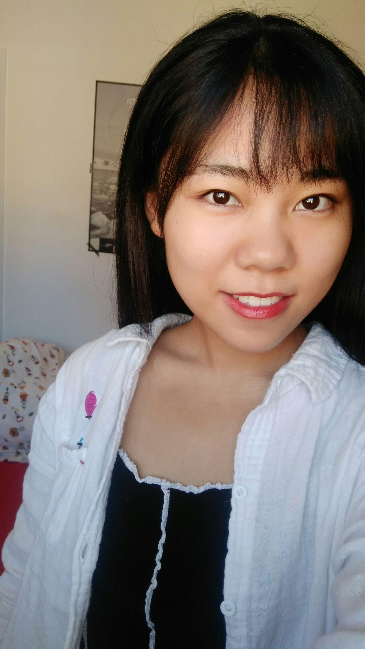 鼻子大而塌的漂亮女孩子,有谁可以来个例子么?