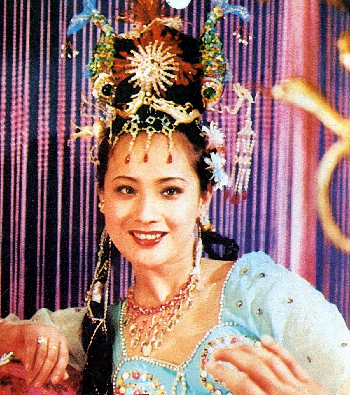 “万圣公主”张青,当红之时下海经商,成为身价过亿的霸道女总裁 - 知乎