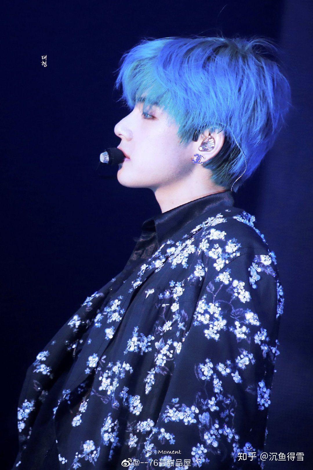 请问有金泰亨蓝发的壁纸吗