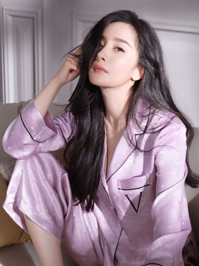 初哆咪娱乐杨幂睡衣写真照身材被看光