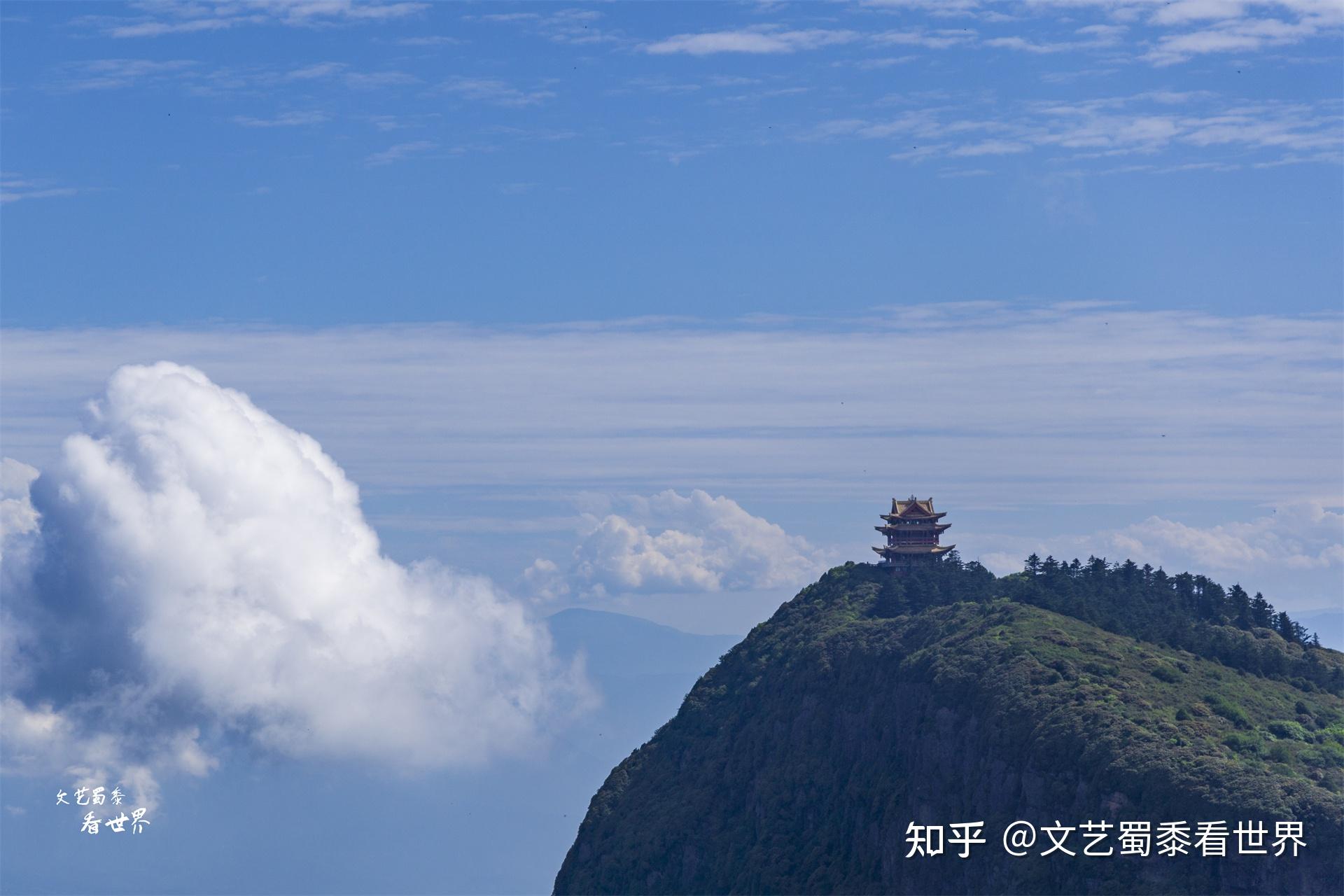 看峨眉山三大奇觀日出