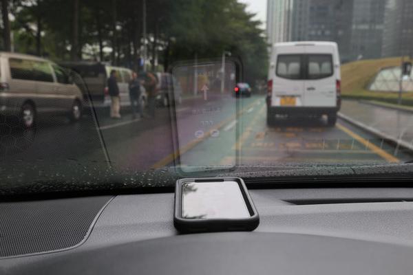 手机导航秒变车载HUD抬头显示 与原厂HUD有何不同? - 知乎