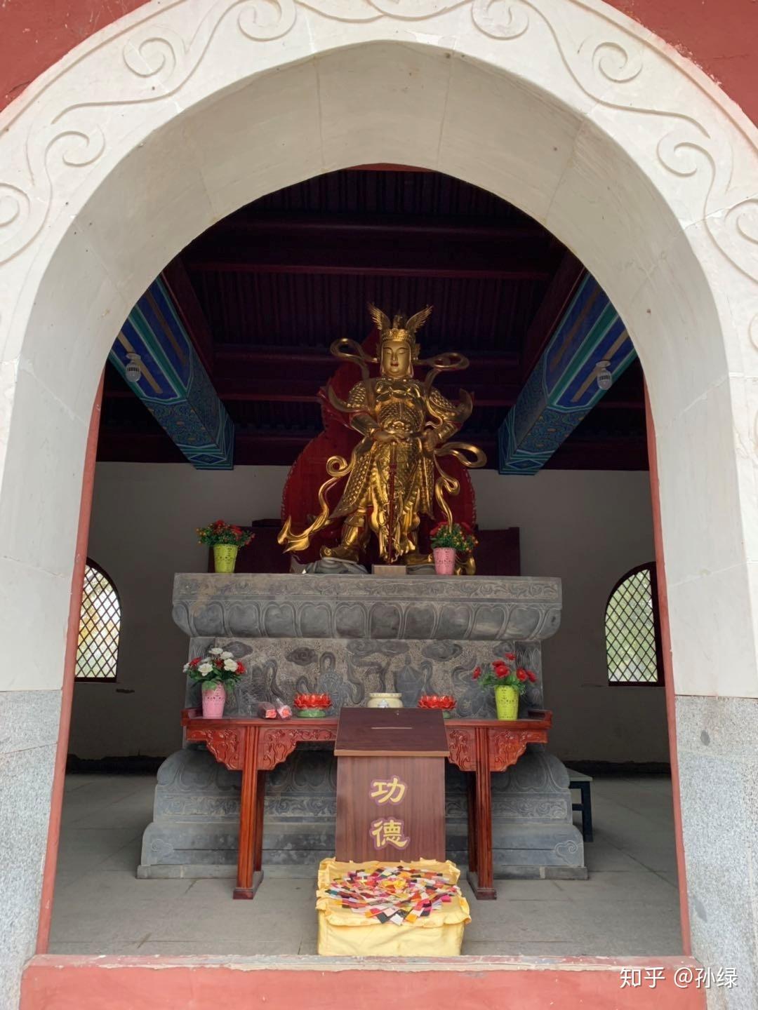 如果你回家之后不知道该做什么就去找个庙逛逛