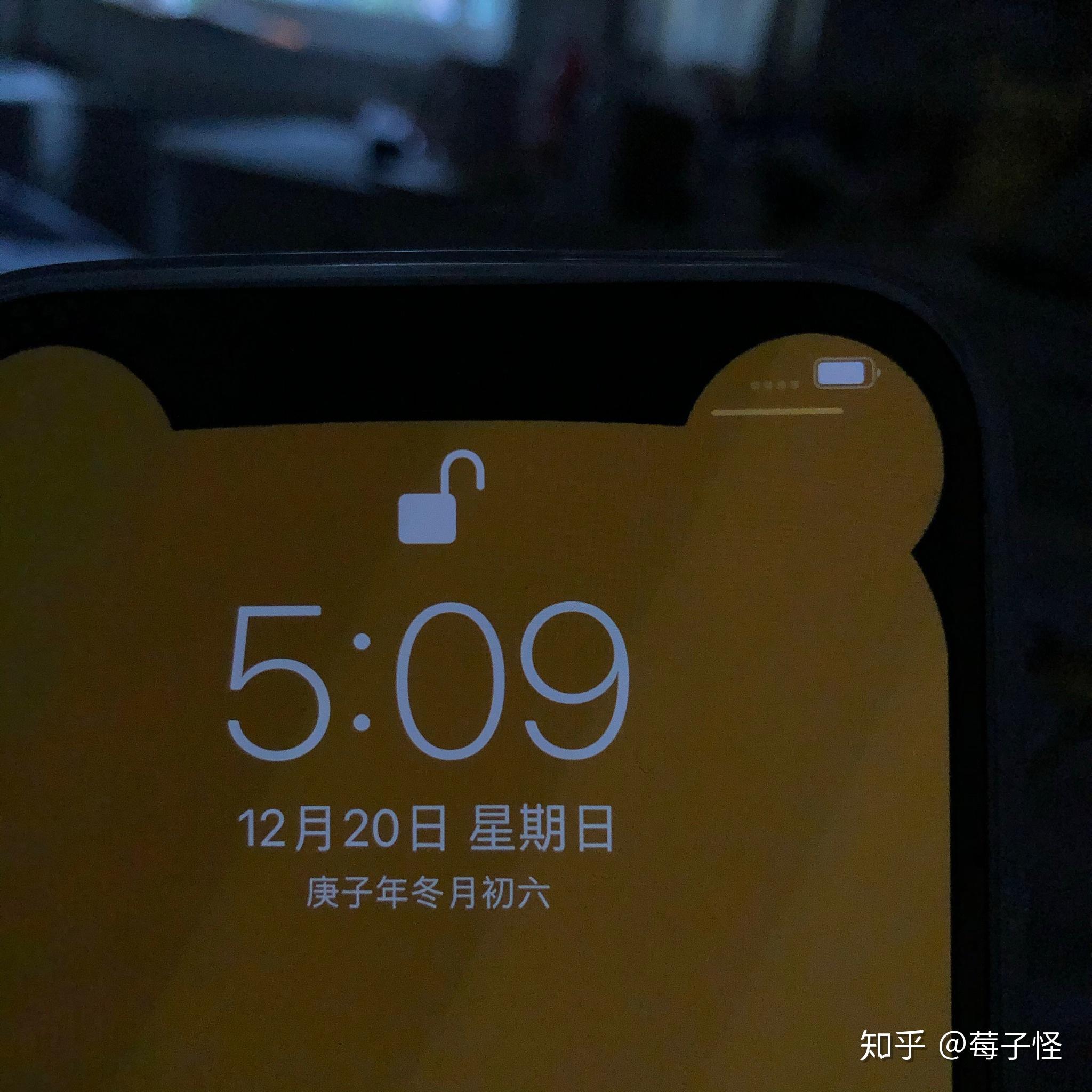 为啥苹果锁屏右上角有有一条横条怎么弄掉啊求大佬