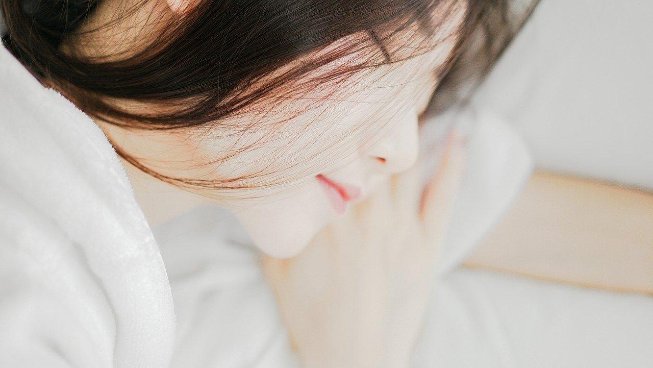 清辉洒满,银光如练