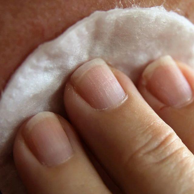 护肤品能被皮肤「吸收」么？大家说的「好吸收」是什么原理？