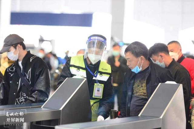 春节今天开始，云南BOB铁路预计发送旅客6177万人次，部分火车票优惠25%