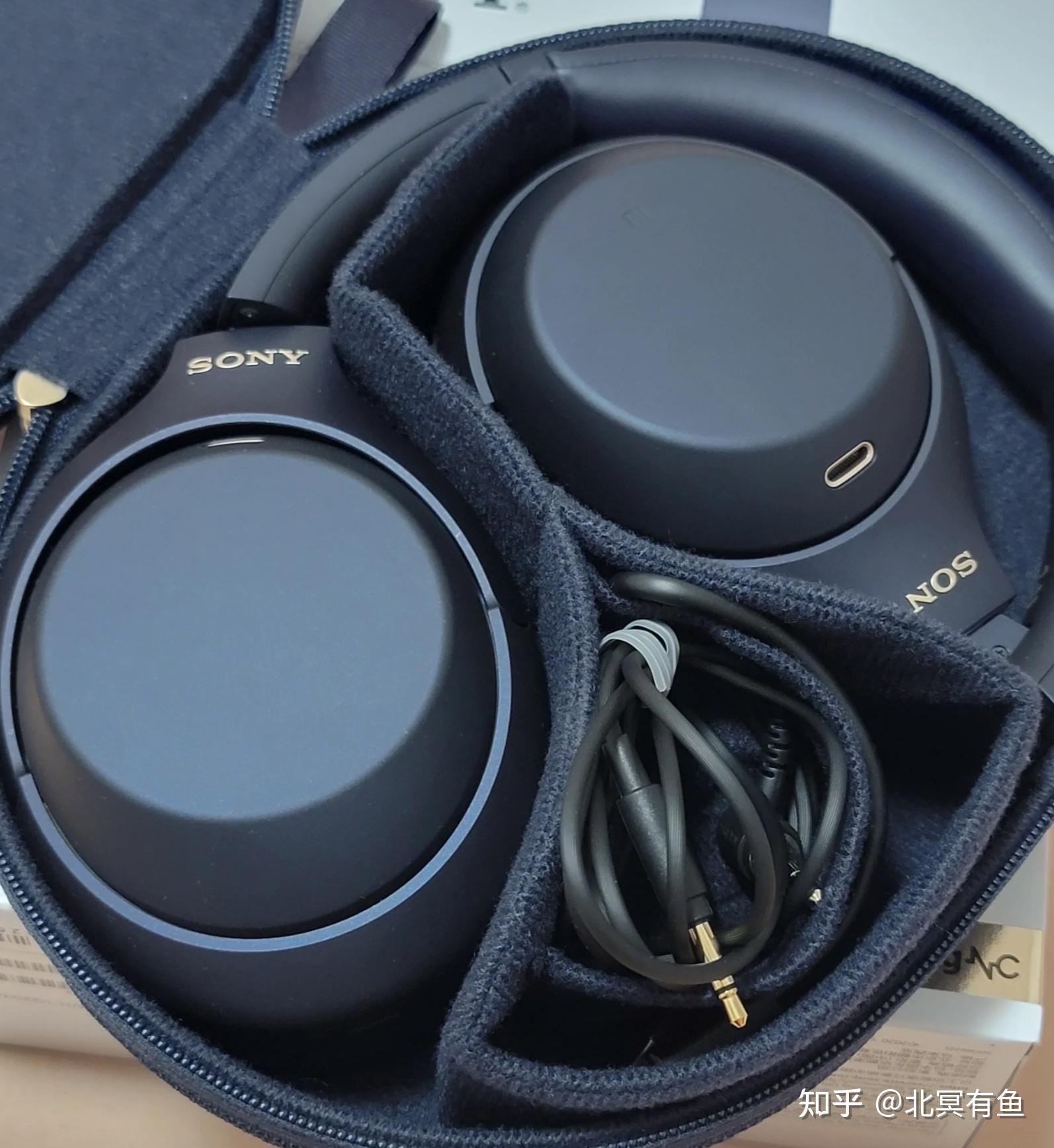 102 评论文章外观设计:索尼wh-1000xm4以深夜蓝配色为主,金色sony