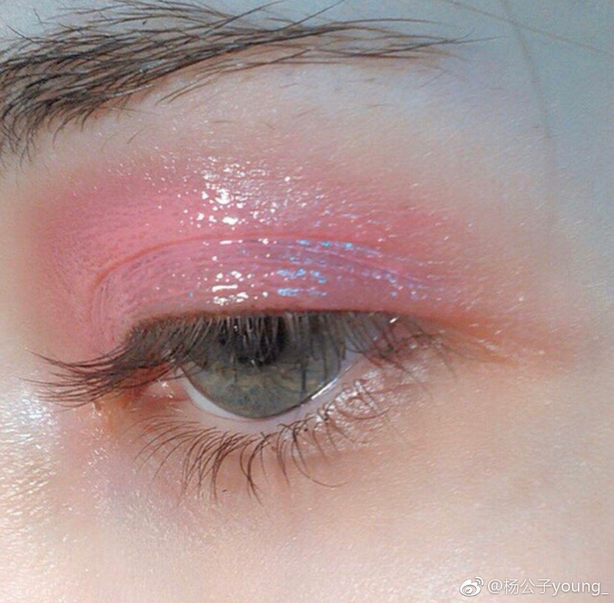 怎么看待男生涂眼影?