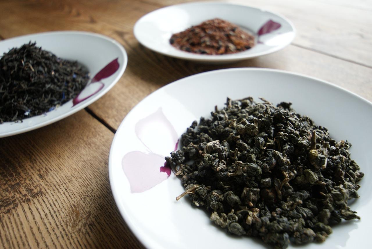 3. 紫砂壶泡白茶韵