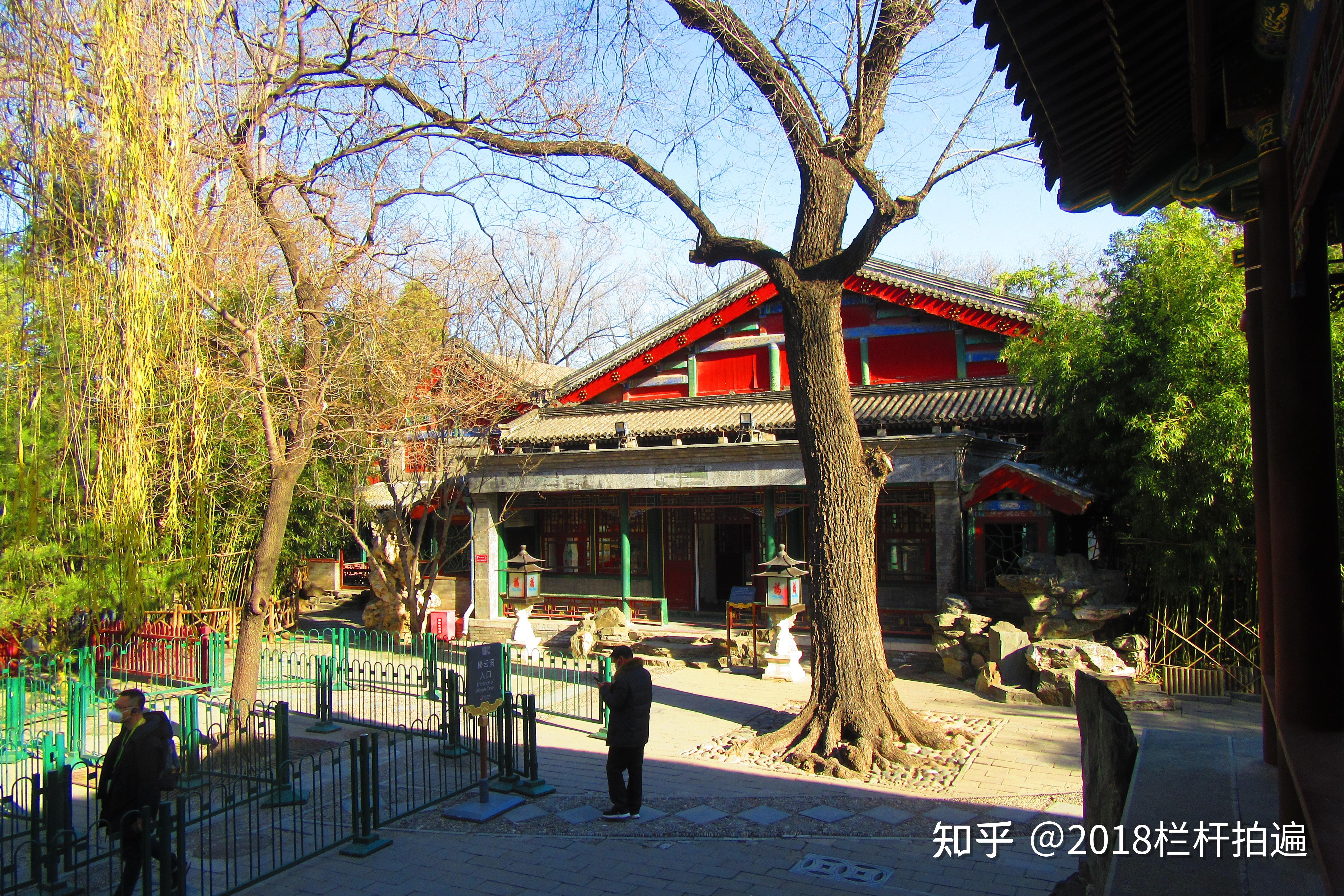 "邀月台"下图,下图,《安善堂》简介下图,在"安善堂"抱厦东望竹林下图