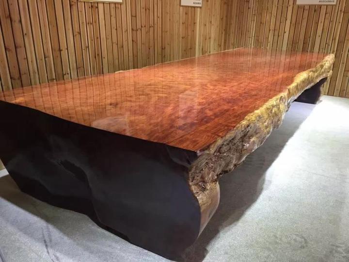 非洲黑黑 实木大板是近些年才出现的一种新型环保家具,用料都是进口
