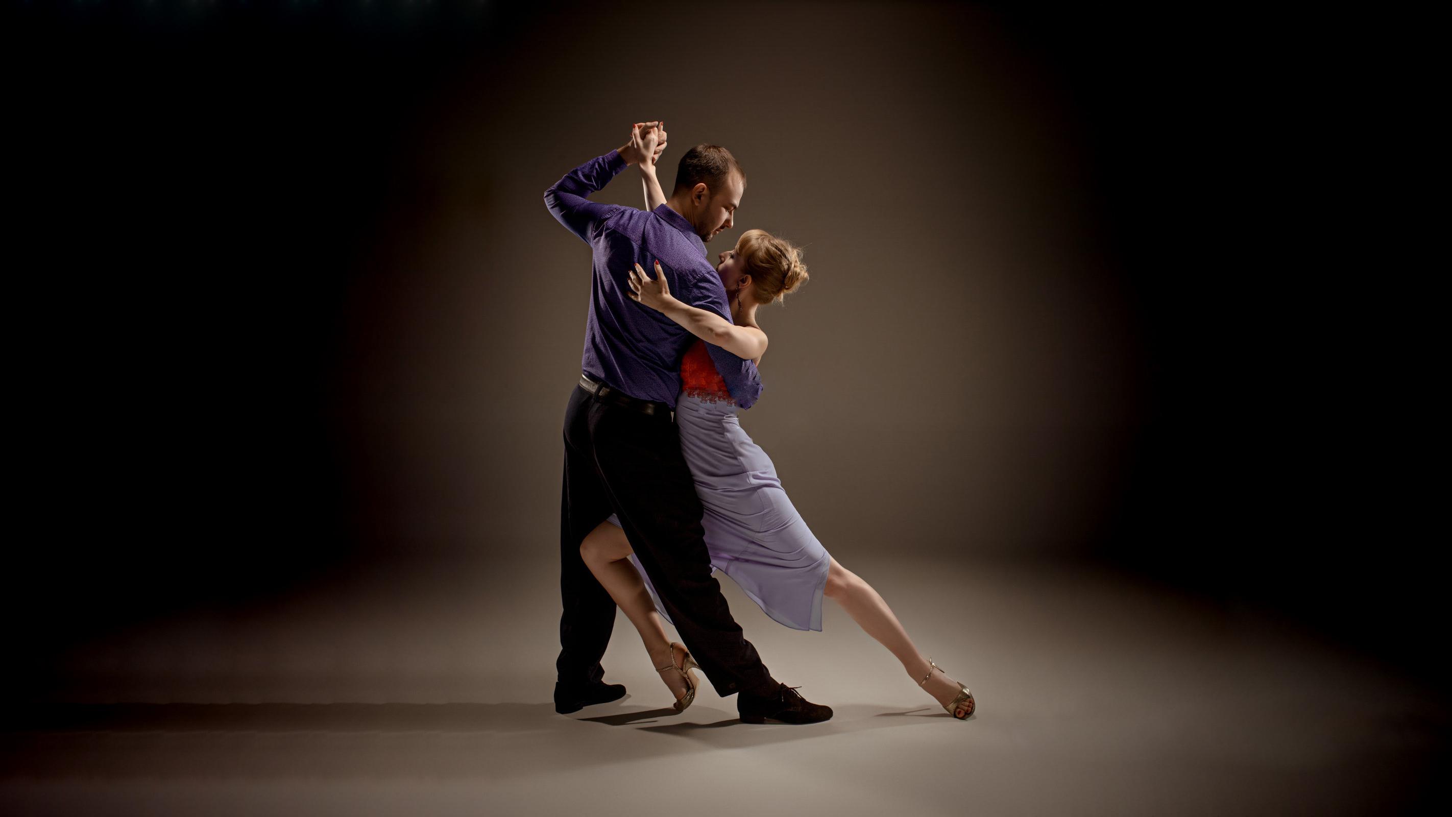 跳国标舞的你重心中心分清楚了吗