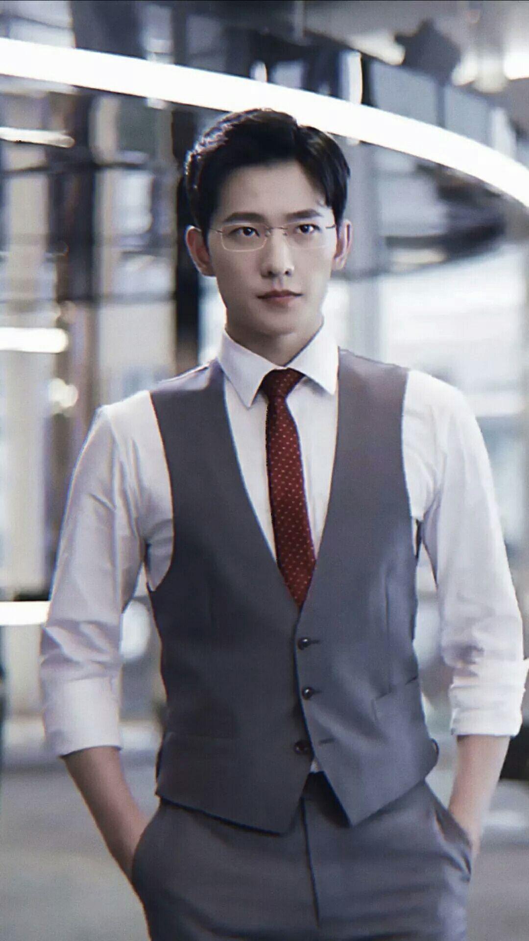 能发一些戴眼镜的帅哥(斯文败类)照片给我吗?真的好喜欢啊? - 知乎