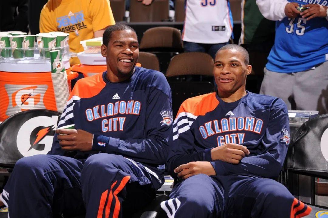 壁纸 | 篮球远不止于胜负,兄弟永远是兄弟!