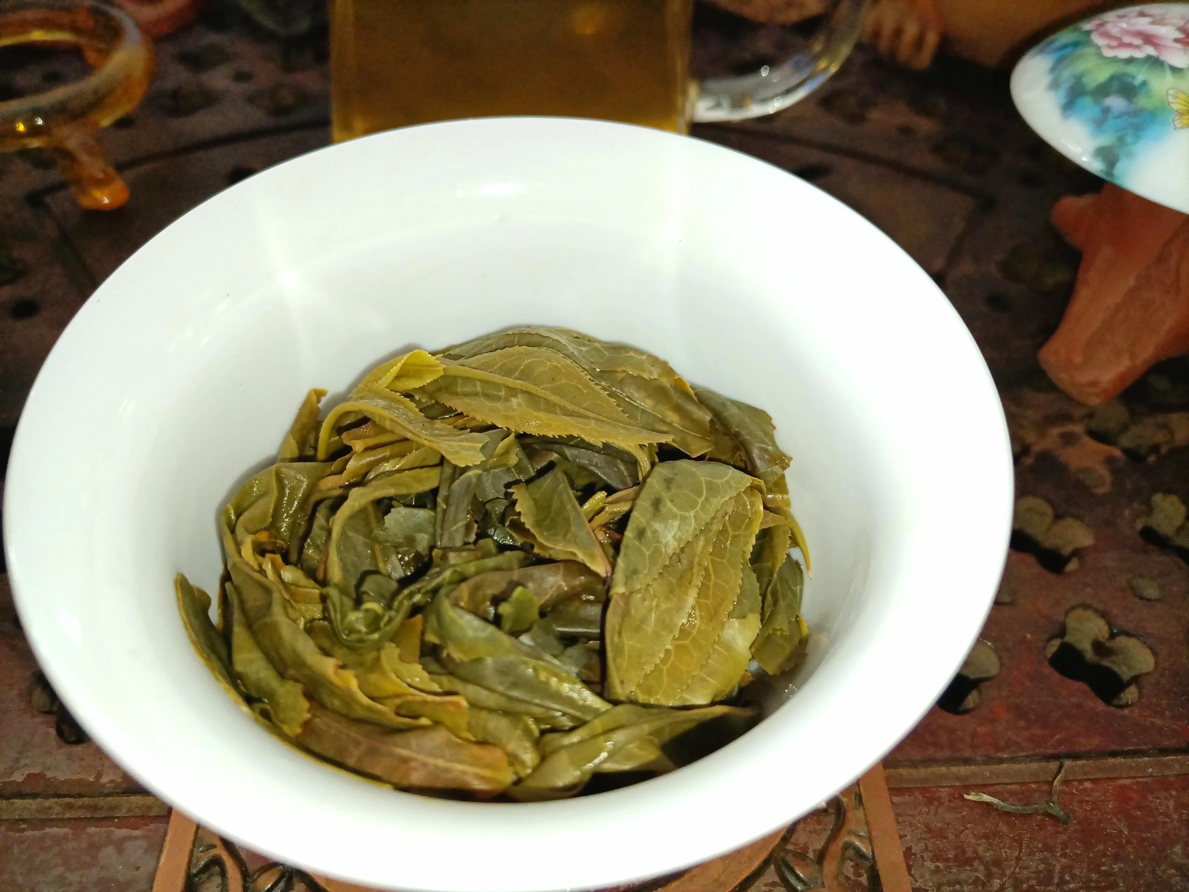 品鉴坝糯藤条茶