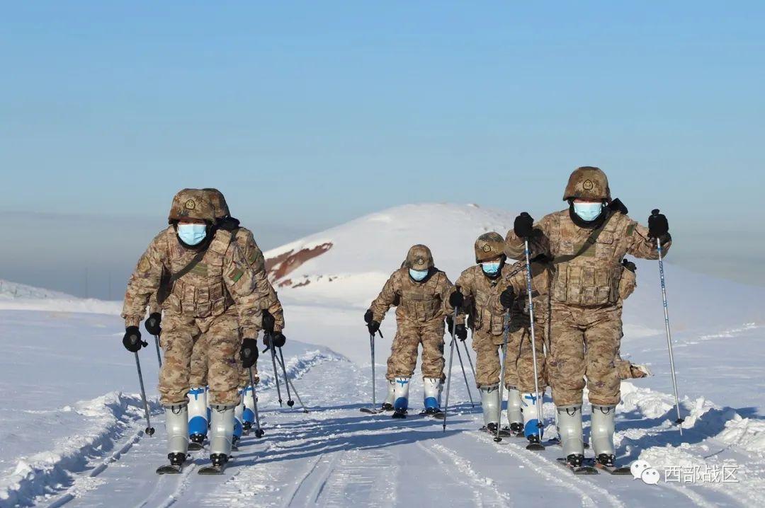 边防战士照片 雪地图片