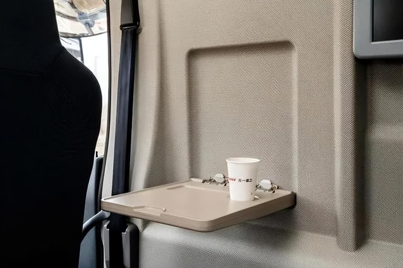 平头卡车也能带生活舱,三款平头生活舱卡车对比,谁更舒适?