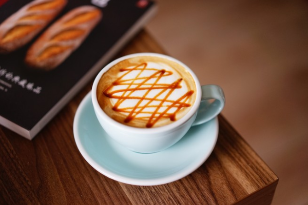 咖啡中的浪漫 · 焦糖玛奇朵