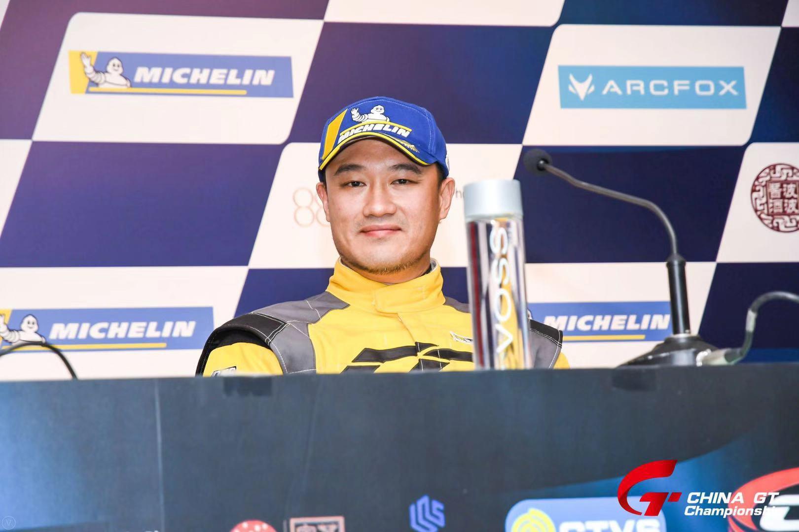 随后越来越多的车手进入状态,队友alessio picariello/徐加车组最终将