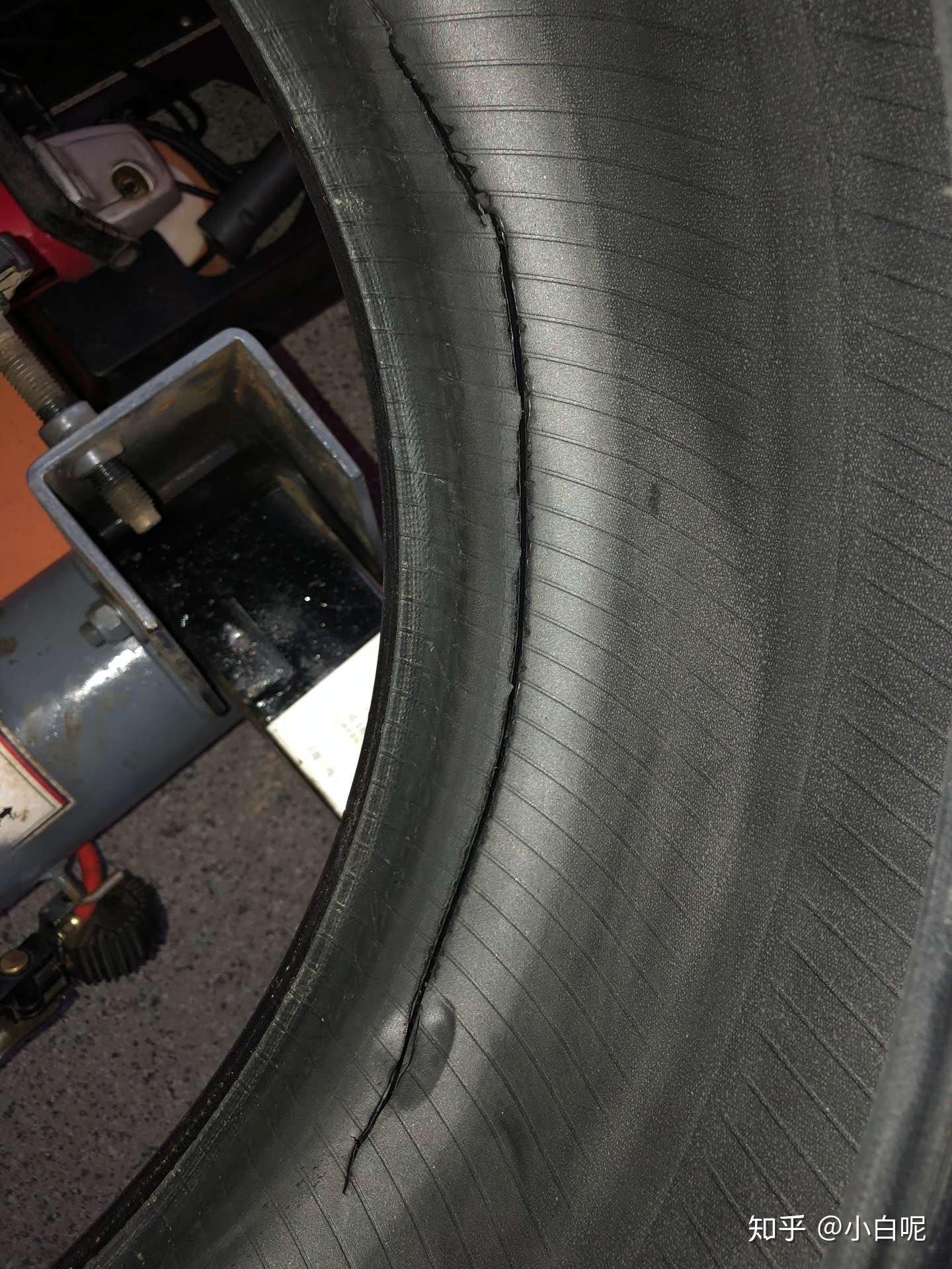 请教一下atsl防爆胎这种裂纹是怎么发生的