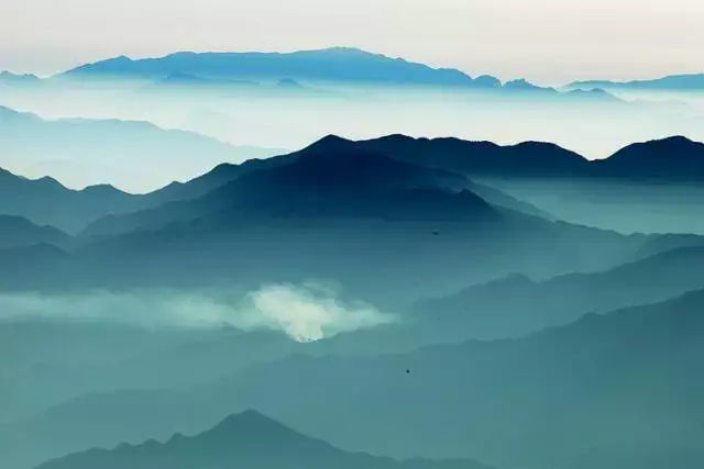 雨过天青色是什么颜色图片