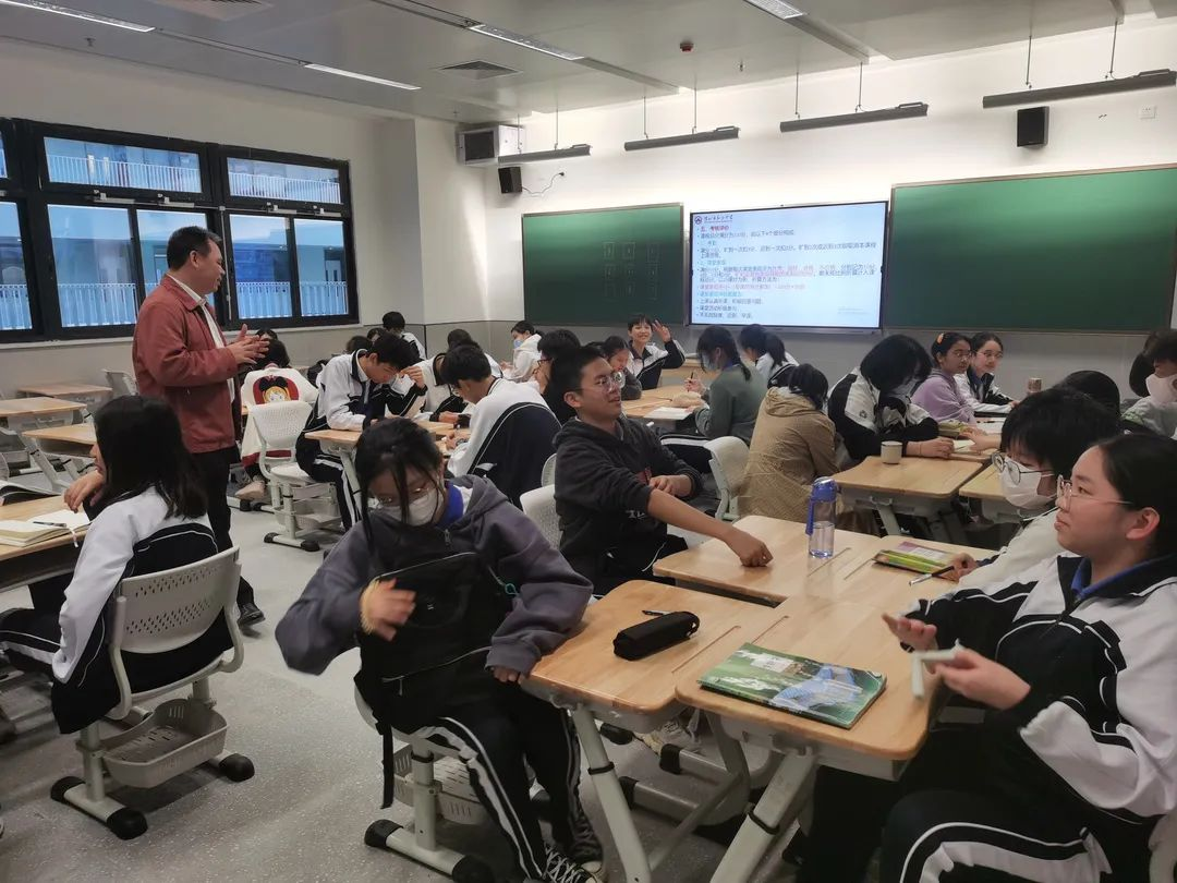 鲤跃龙门走进红山中学创造璀璨新星筑梦希望未来