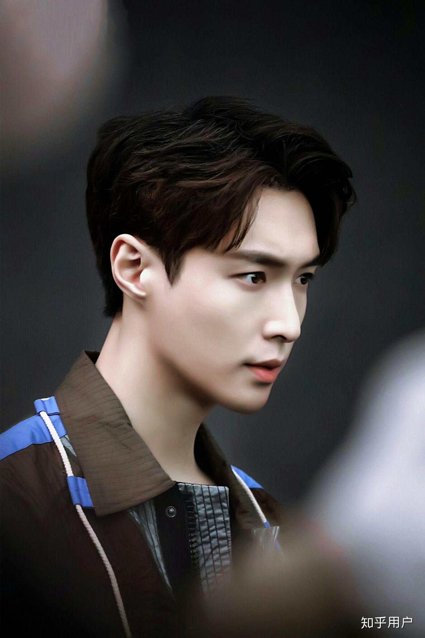 如何评价张艺兴的侧颜