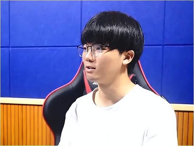 黄梓豪18级电子竞技运动与管理高技班在校期间担任电竞专业协会会长