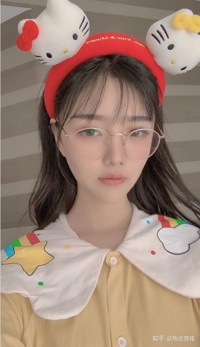 和平精英虎牙主播柔柔发誓要练出马甲线每天打卡发福利照