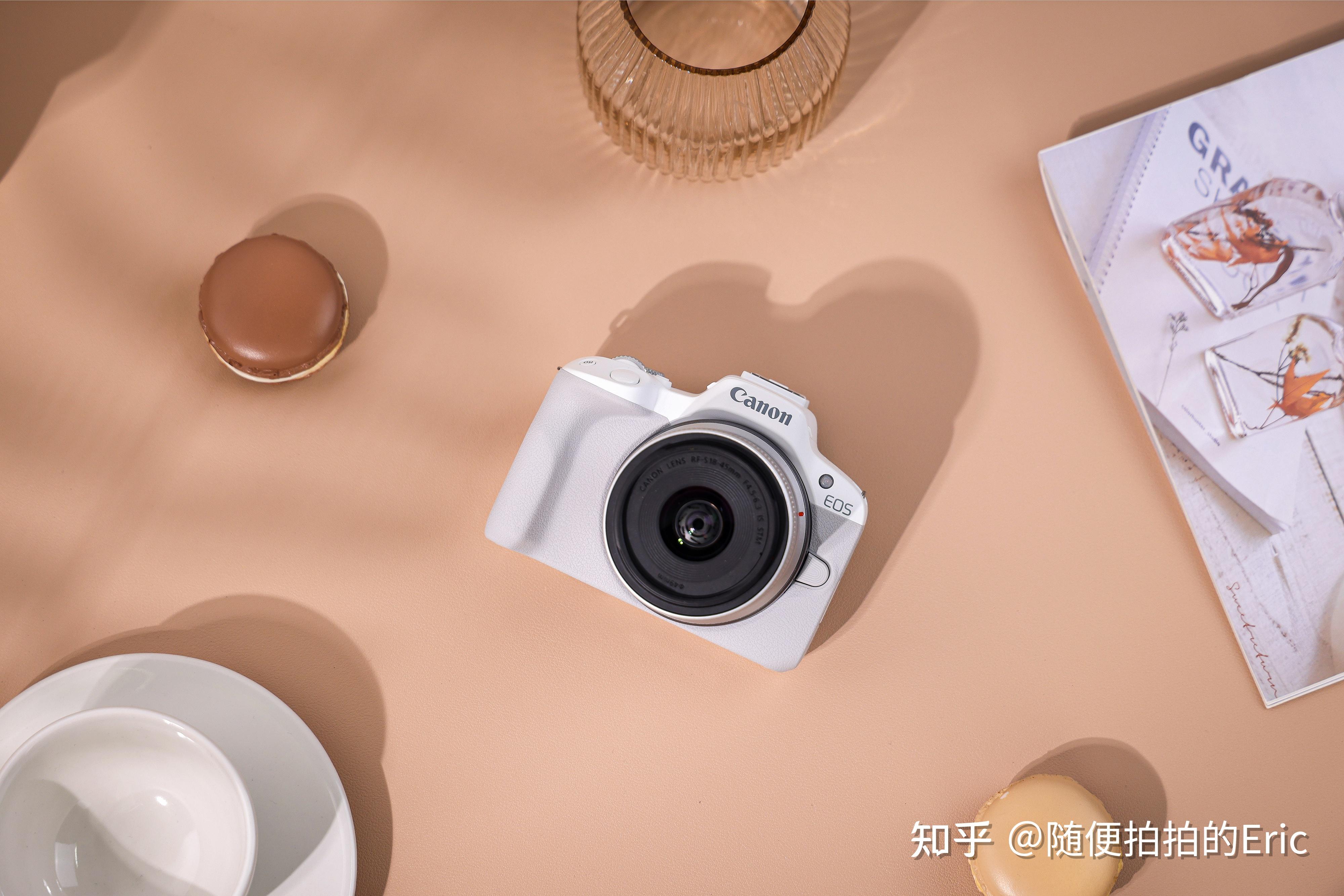 作为目前佳能eos r系统最小最轻的微单相机,佳能eos r50整体尺寸仅为