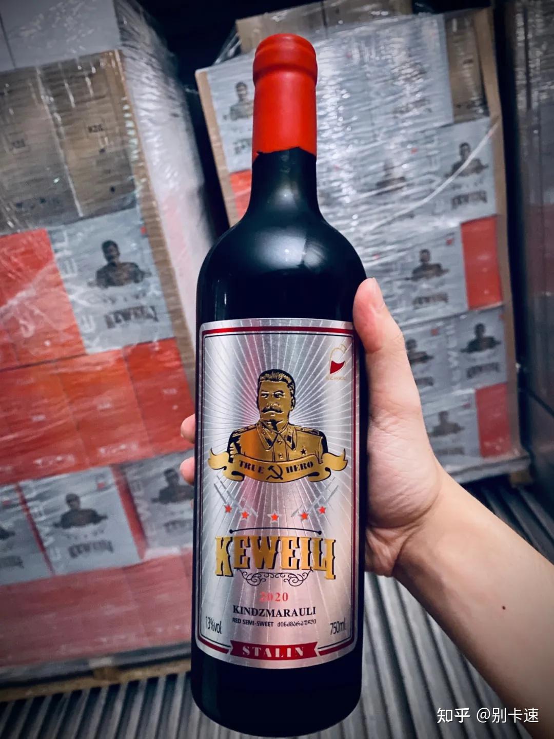 名称:领袖风范半甜红葡萄酒品种:萨佩拉维年份:2020酒精浓度:14%容量