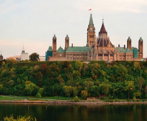 一个人想去加拿大旅游观光但是不会开车靠谱吗