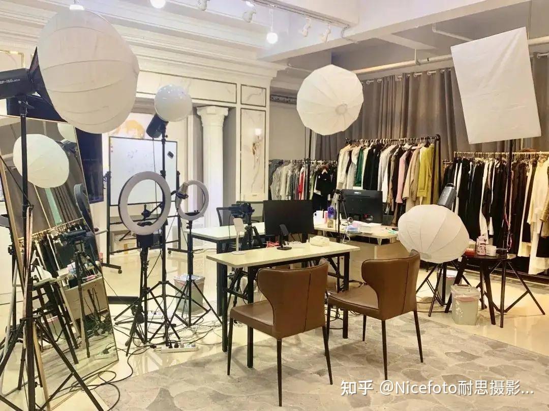 夏季女装直播间用什么灯光比较好?