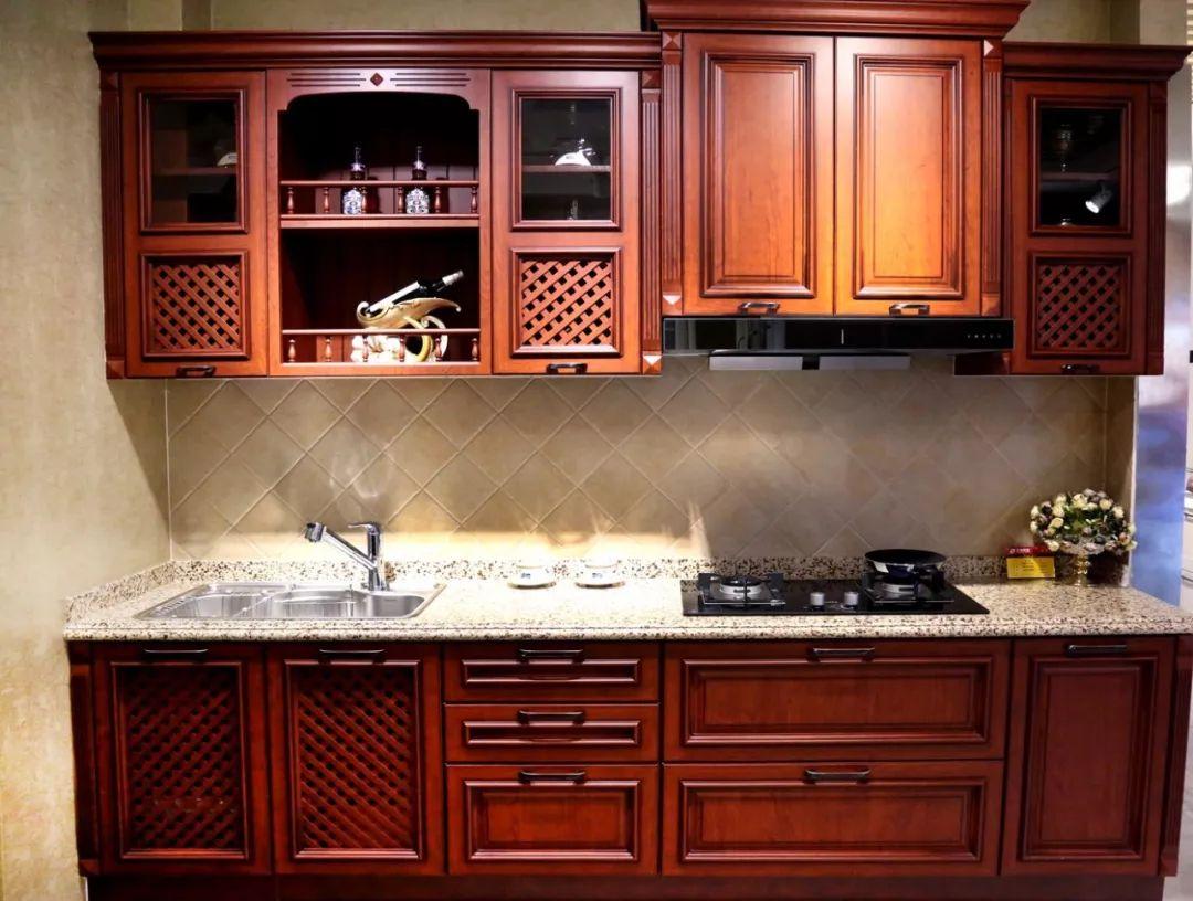 正林出产的橱柜,选材环保,工艺精湛,设计精良,性价比高.