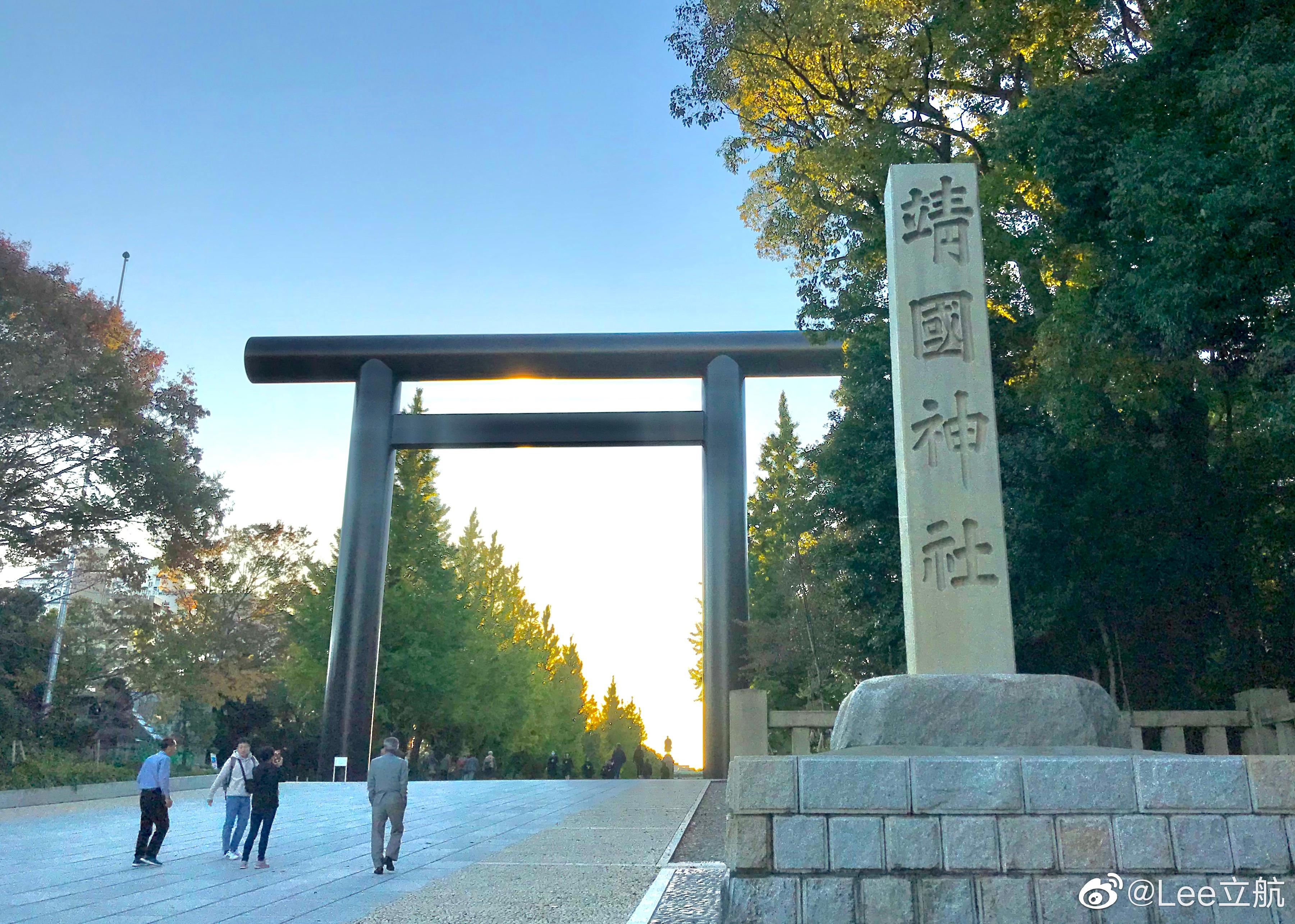 如何看待日本聲優本渡楓和桑原由氣參拜象徵軍國主義的靖國神社並和軍