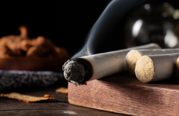 血虚:艾灸中脘,血海,足三里,每穴5-10分钟.