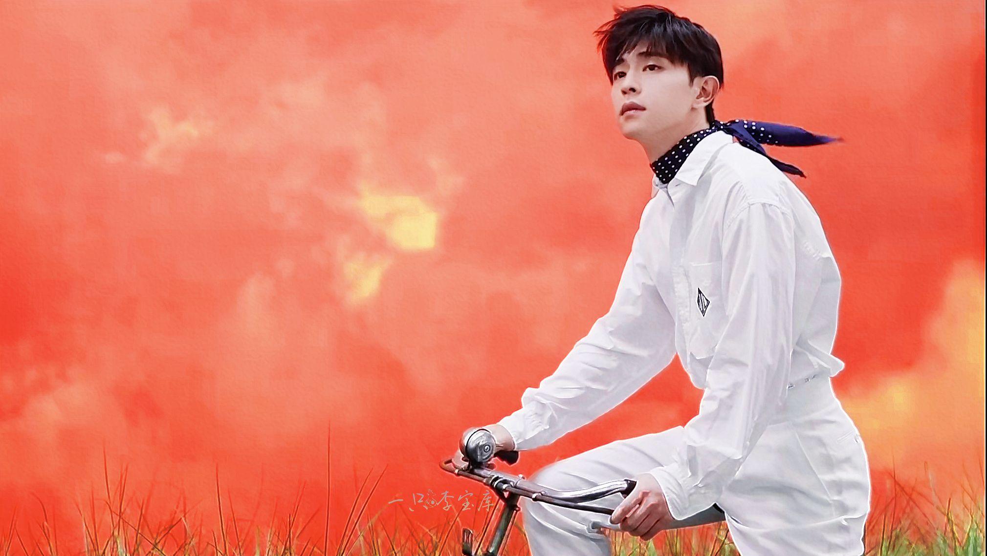 如何评价邓伦登《时装男士》2021年金九刊封面? - 知乎