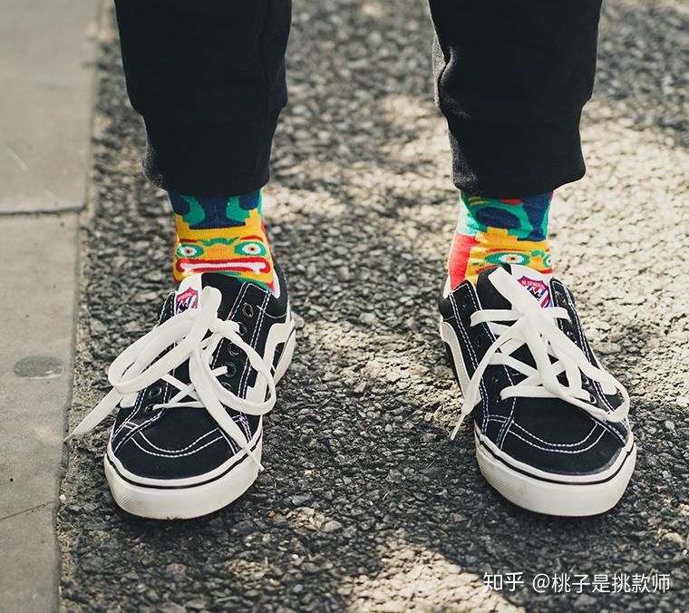 黑色运动鞋搭什么袜子好看?