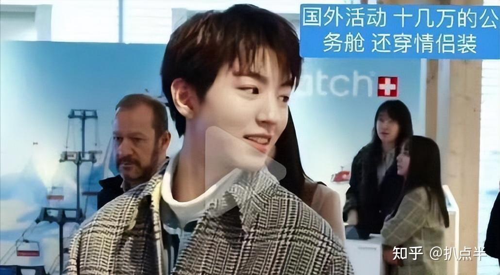 自从出道以来,王俊凯也一直走"国民弟弟"形象,因此鲜少传出恋爱的消息