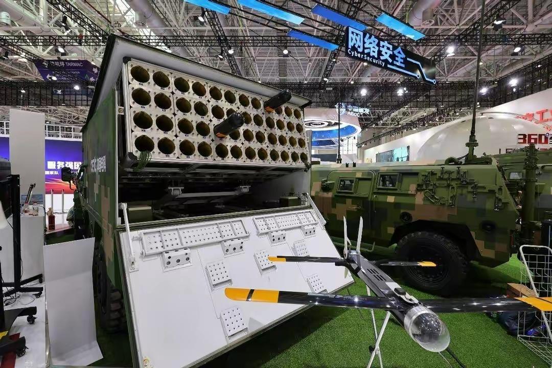 美航母抗揍?智能无人机蜂群来了