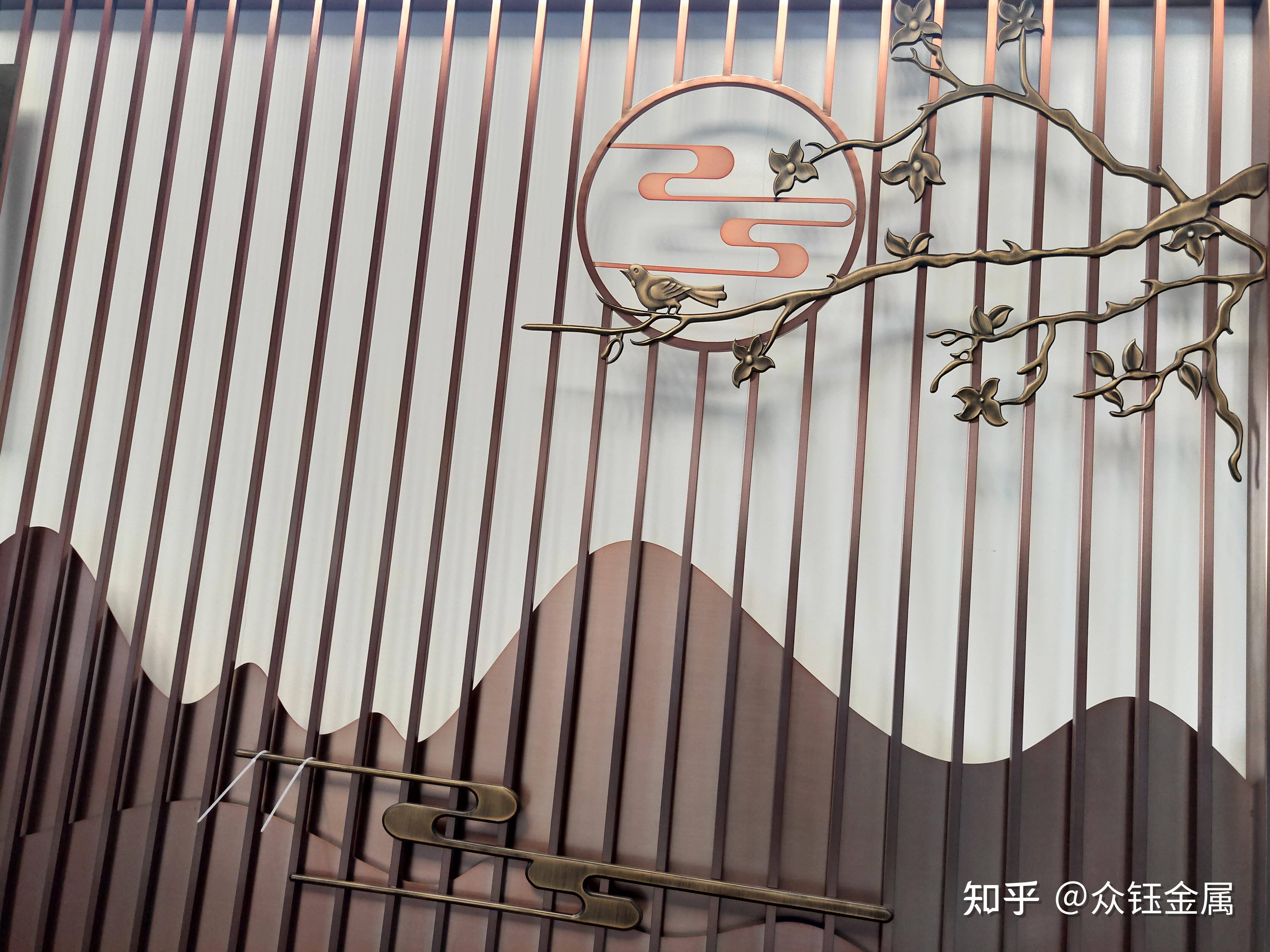 售楼部特色山峦不锈钢屏风虚实之间演绎了建筑的沉静