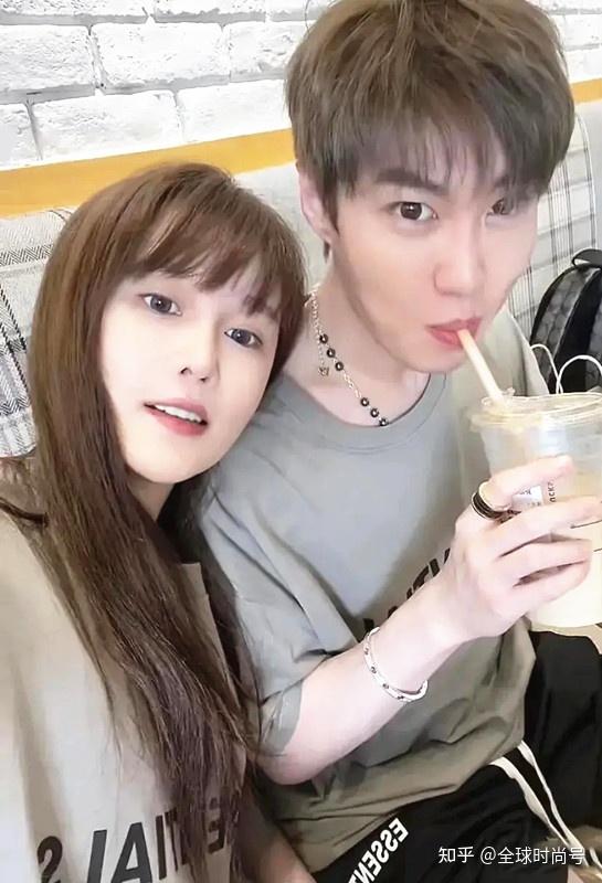 赵本山女儿赵一涵被求婚现场拥吻超甜蜜公主风搭配很可爱