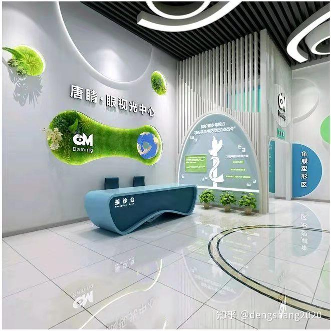 给予店铺与众不同的格调;形象墙设计采用几何造型搭配,科技感和空间感