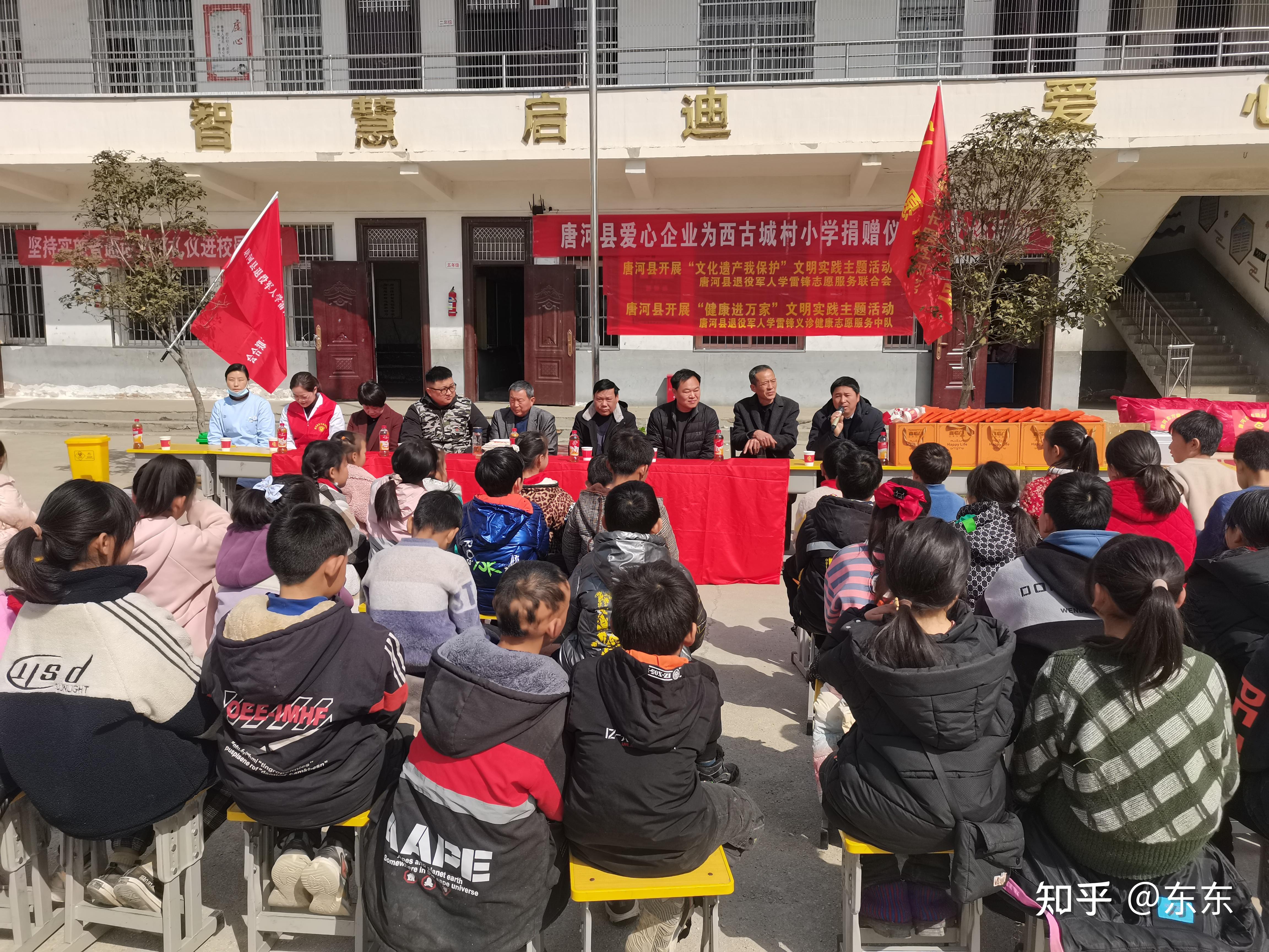 阳春三月春风暖捐赠义诊进校园唐河东方眼科医院学雷锋爱心捐赠义诊