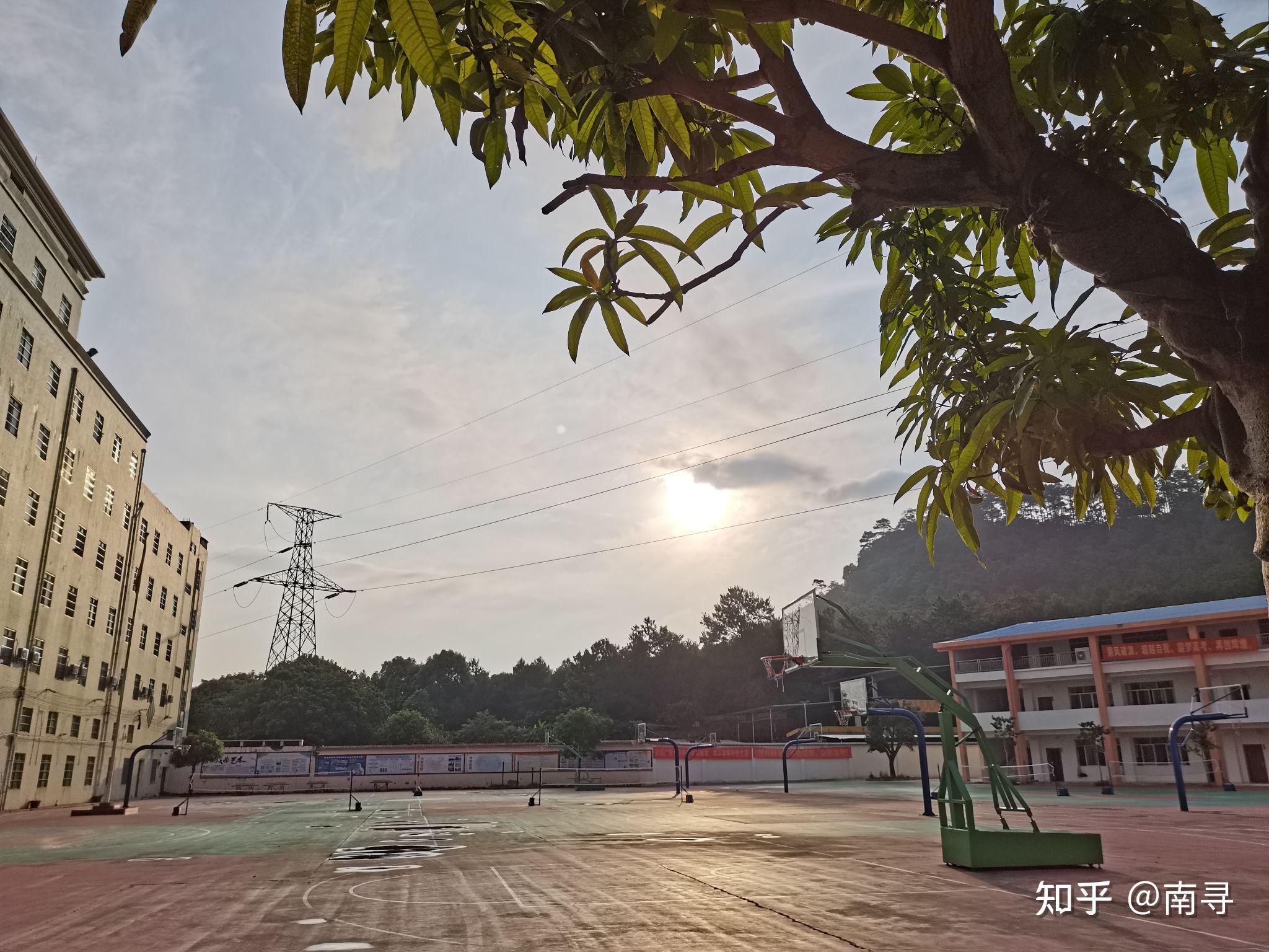 玉林启华高中是一所怎样的高中是公立的嘛