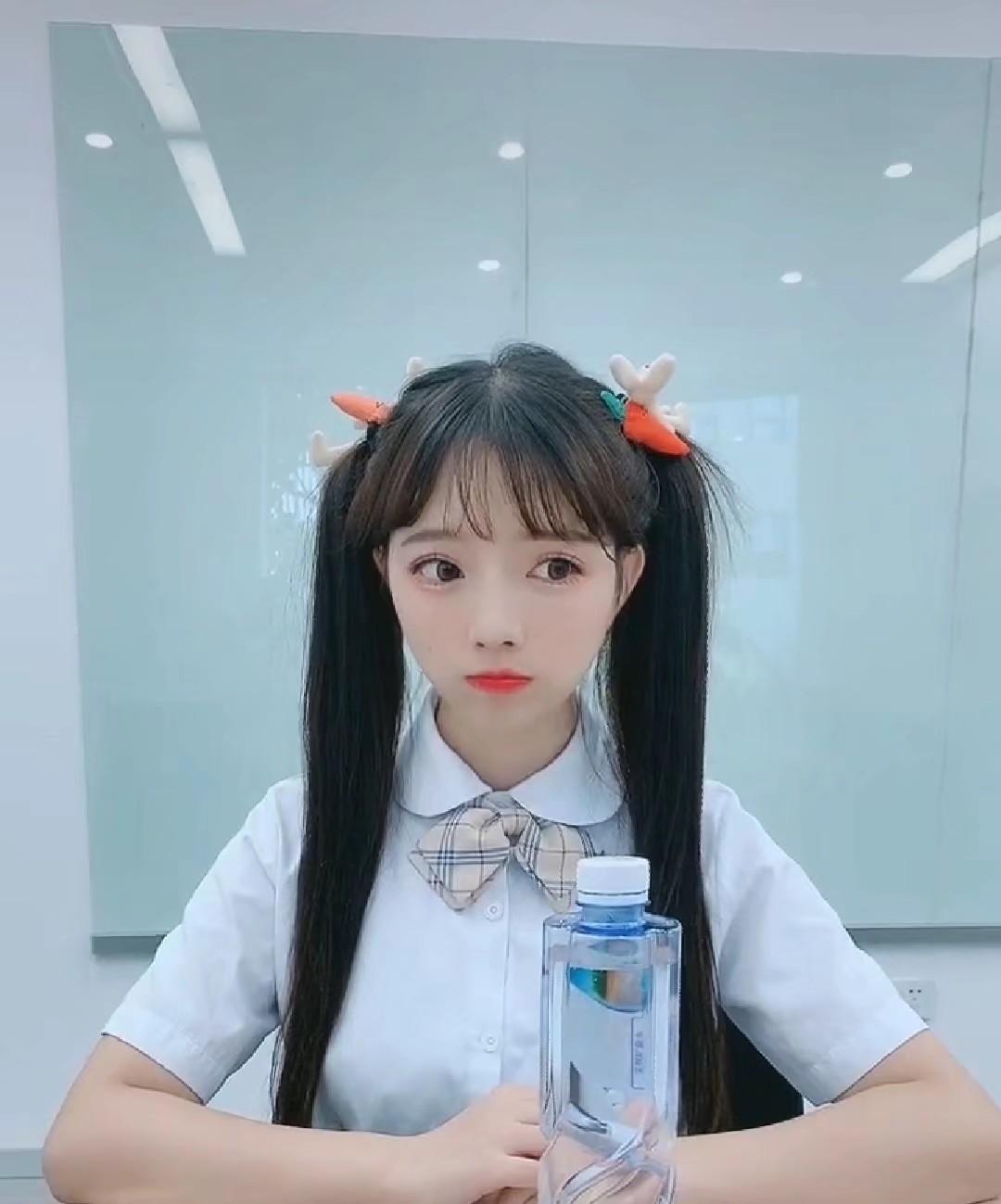 怎么评价网红草莓果冻(王奕萌)? - 知乎